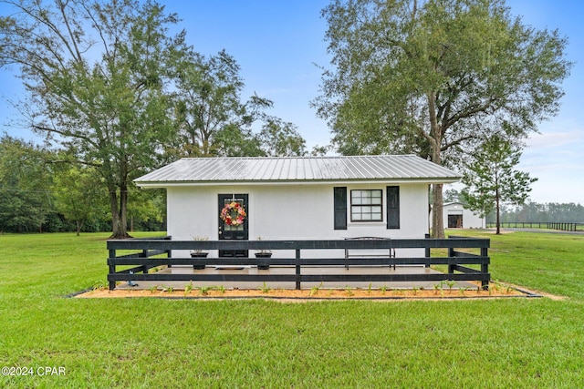 exterior space featuring a yard