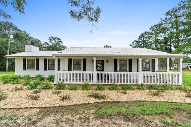 ranch-style house with a porch