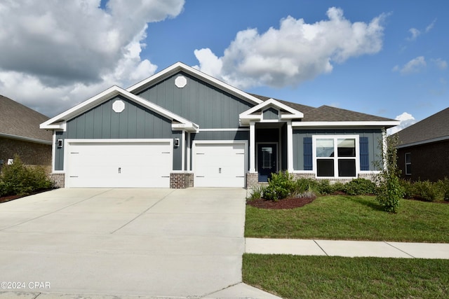 craftsman inspired home with a front yard and a garage