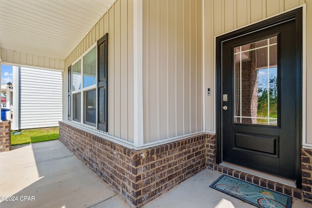 property entrance featuring a porch