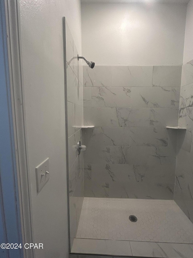 full bathroom featuring a stall shower