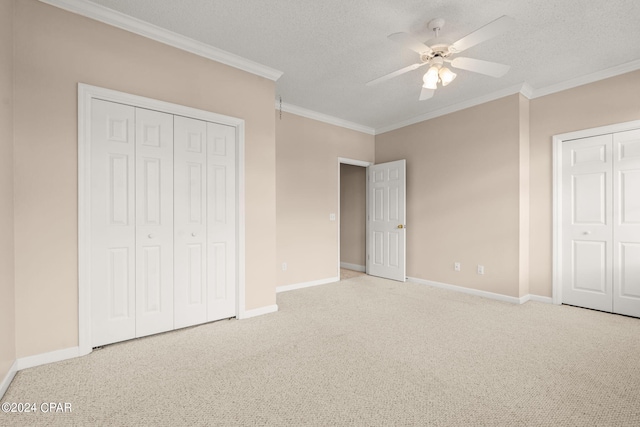 unfurnished bedroom with ceiling fan, a textured ceiling, light carpet, and ornamental molding