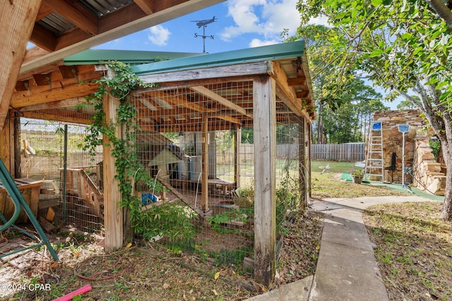 view of yard with an outdoor structure