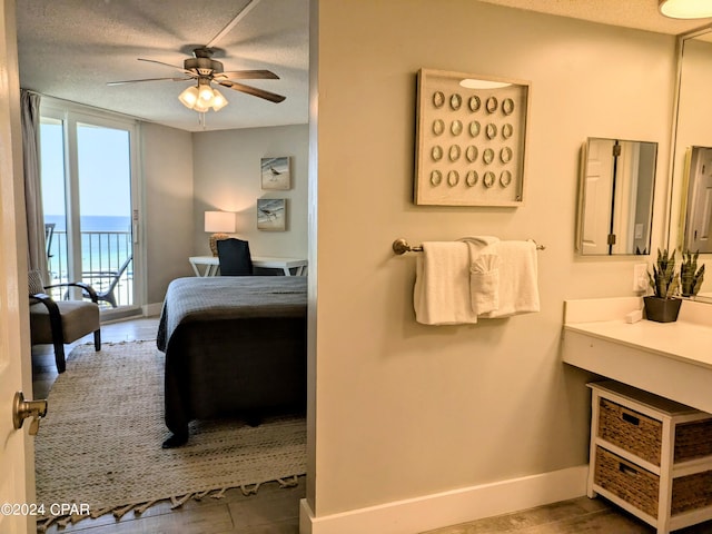 bathroom featuring ceiling fan and a textured ceiling