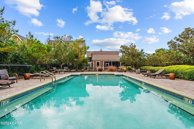 craftsman house with a garage, a shingled roof, fence, decorative driveway, and a front lawn