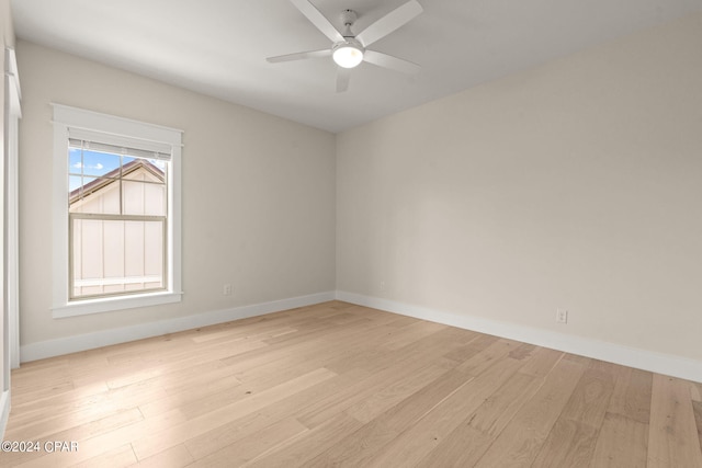 unfurnished room featuring light wood-type flooring and ceiling fan