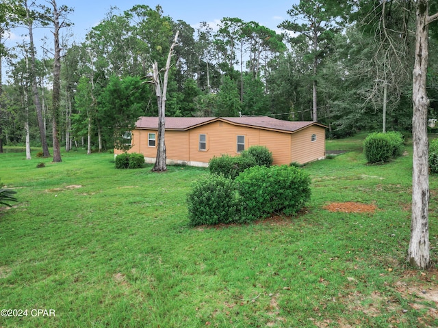 13272 NW State Road 20, Bristol, FL 32321 - view of side of home with a yard