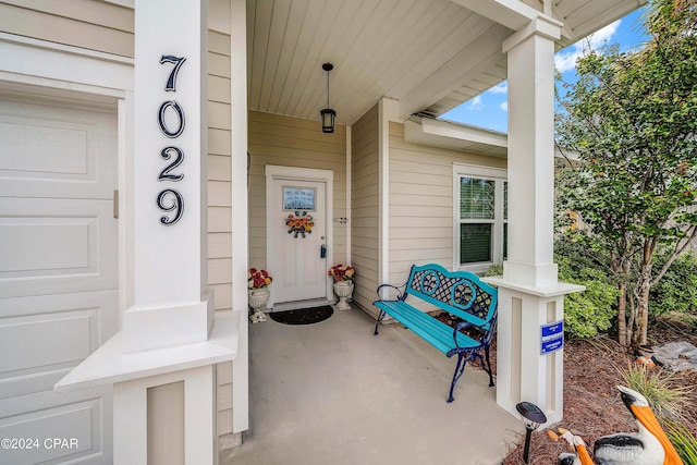 entrance to property featuring a porch