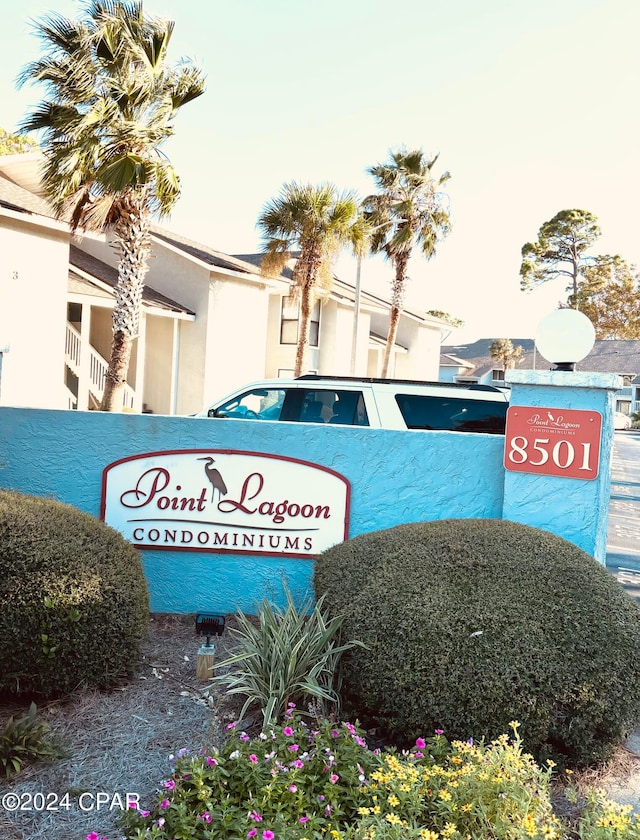 view of community / neighborhood sign