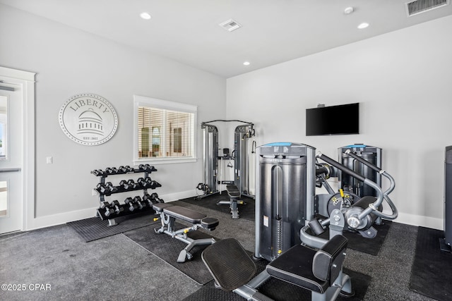 workout room with recessed lighting, visible vents, and baseboards