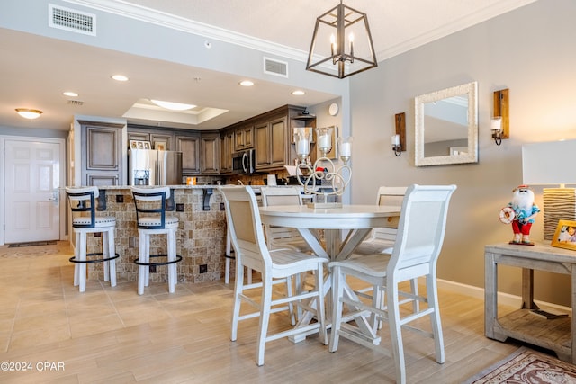 dining area with baseboards, visible vents, crown molding, and recessed lighting