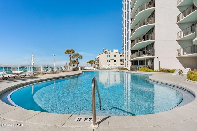 view of swimming pool