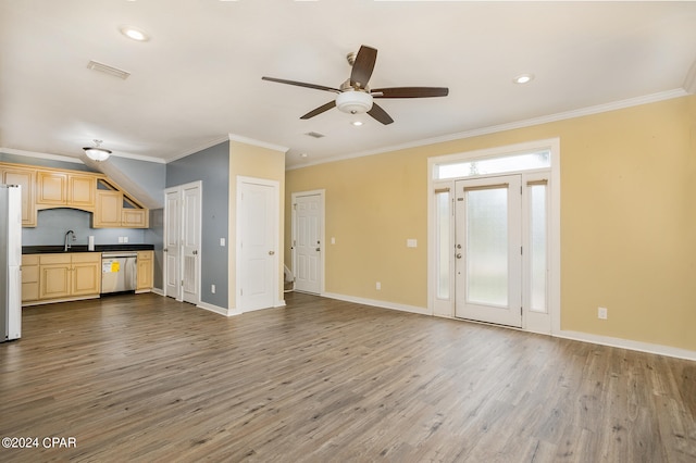 kitchen with stainless steel appliances, dark wood-type flooring, sink, and crown molding