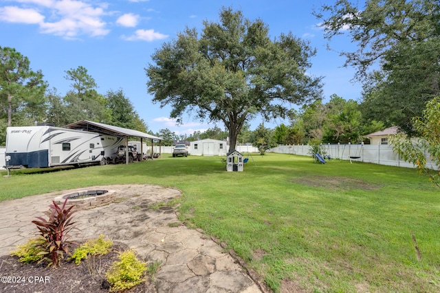 view of yard featuring a fire pit