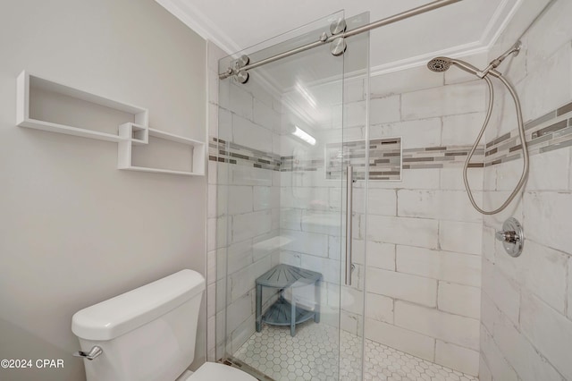 bathroom featuring crown molding, a shower with door, and toilet