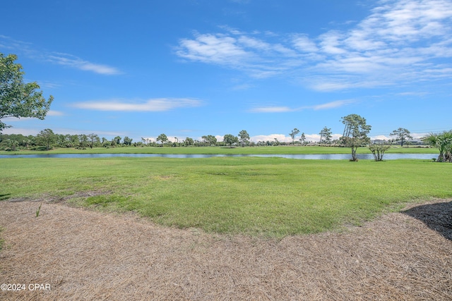 view of yard featuring a water view