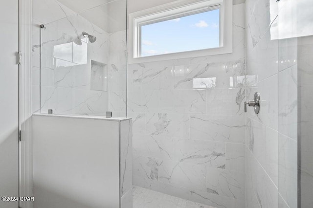 bathroom featuring a tile shower