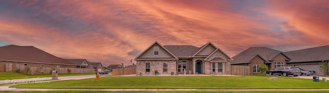 view of front facade with a lawn