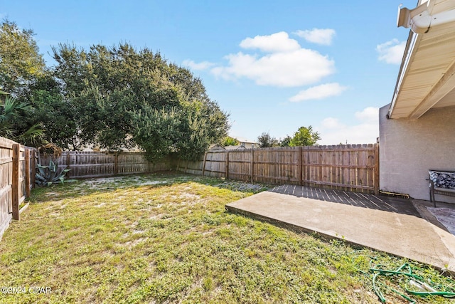 view of yard with a patio