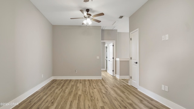 empty room featuring light wood-type flooring and ceiling fan