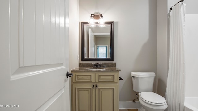 full bathroom featuring vanity, toilet, and shower / bath combo