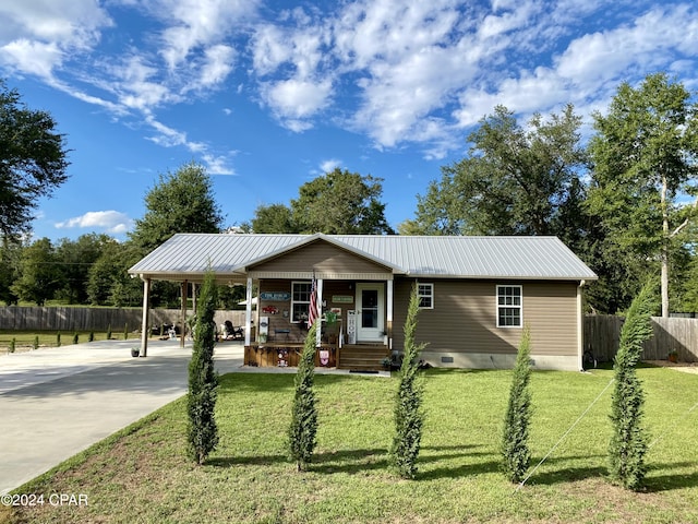 view of front facade featuring a front lawn