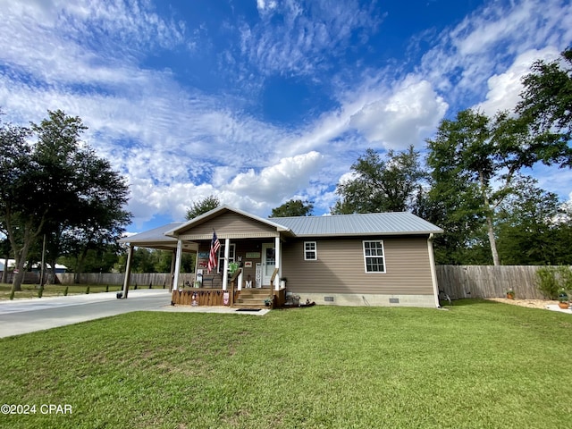 view of front facade featuring a front yard and covered porch