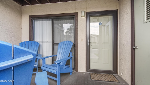 entrance to property with stucco siding