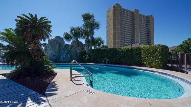 view of swimming pool