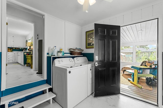 washroom featuring ceiling fan and washer and clothes dryer