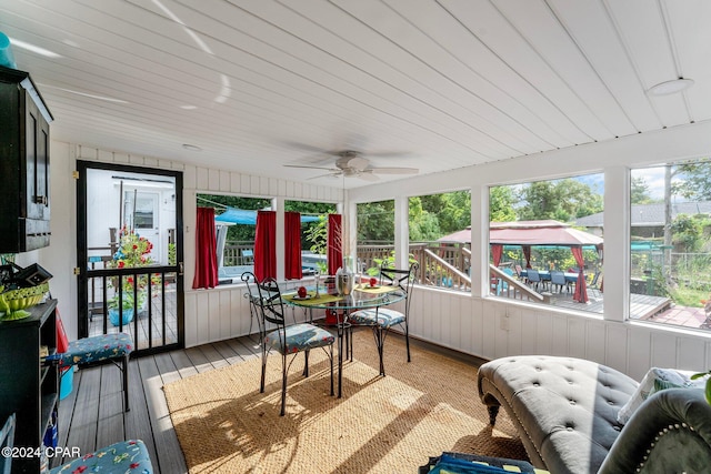 sunroom / solarium featuring ceiling fan