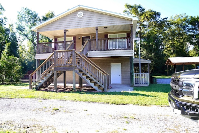 view of front of house featuring a front yard