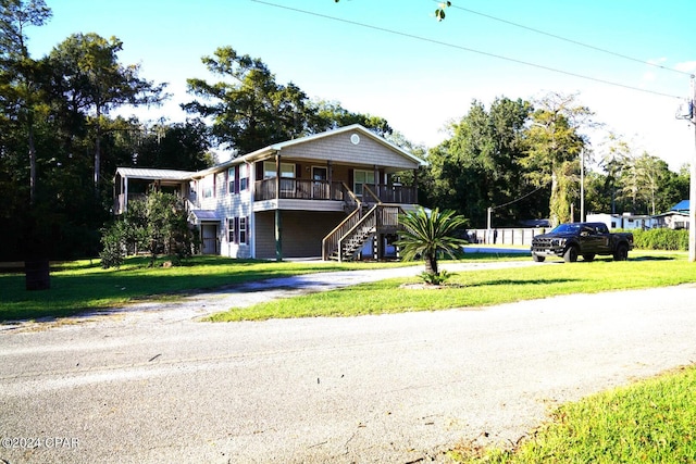 view of front of house featuring a front yard and covered porch