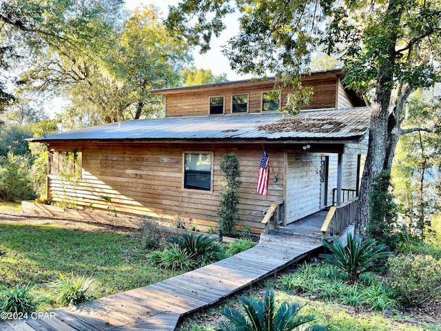 view of front of property featuring a wooden deck