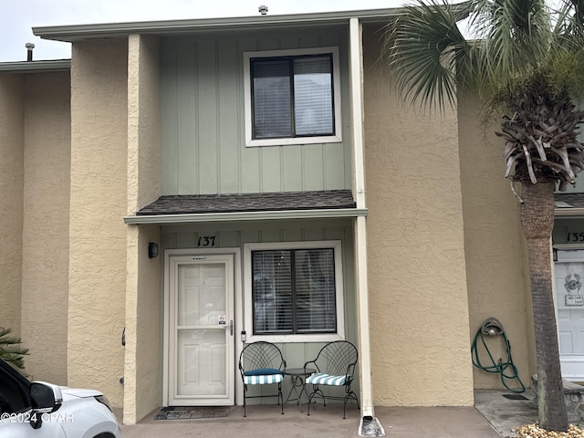 137 Gulf Highlands Blvd, Panama City Beach, FL 32407 - doorway to property with stucco siding