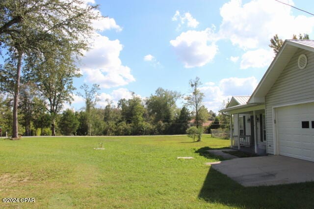 view of yard featuring a garage