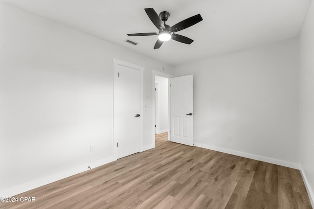 spare room featuring light hardwood / wood-style floors and ceiling fan