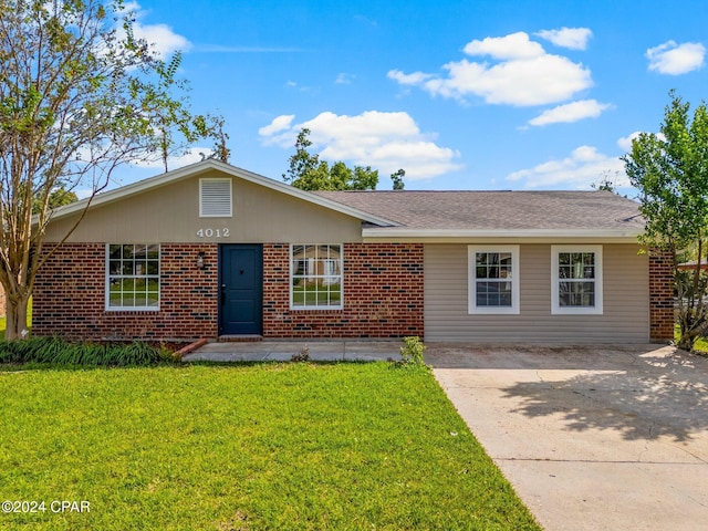 single story home with a front yard