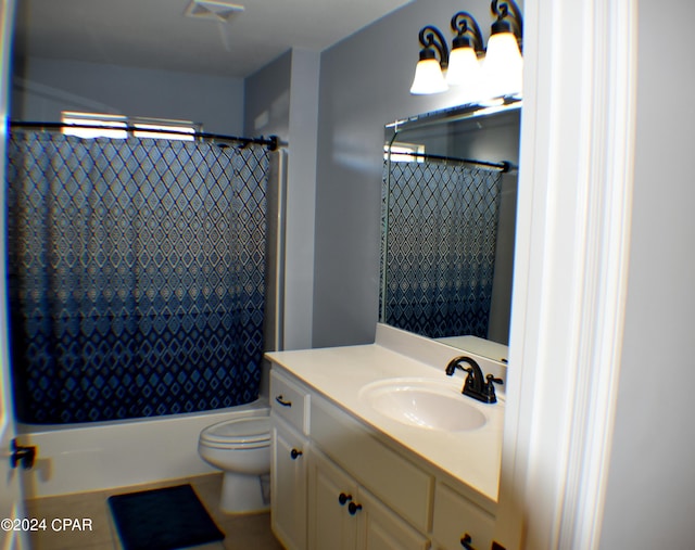 full bathroom with shower / tub combo with curtain, vanity, and toilet