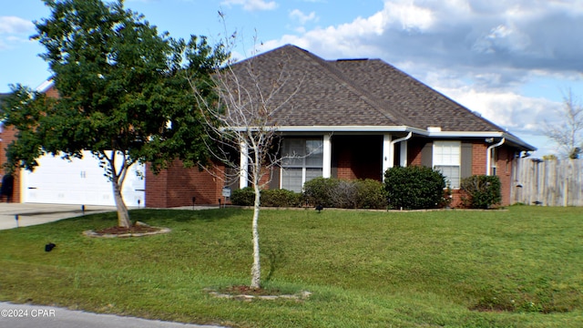 view of front of house featuring a front lawn and a garage