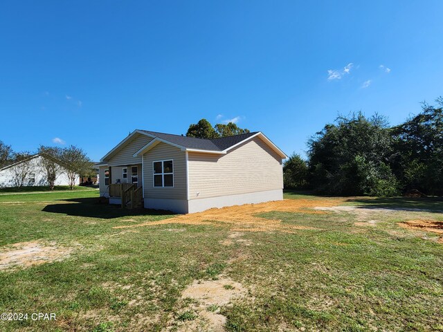 view of side of property featuring a yard