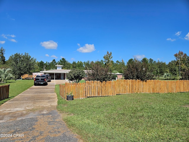 view of front facade featuring a carport and a front lawn