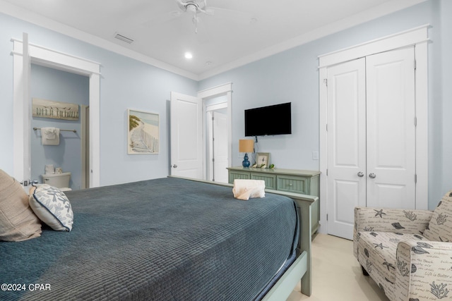 bedroom with a closet, ceiling fan, and light carpet