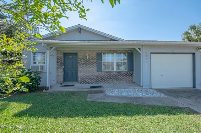 5727 Hilltop Ave, Panama City, FL 32408 - ranch-style house featuring a front lawn and a garage
