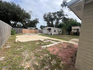 view of yard with a storage shed