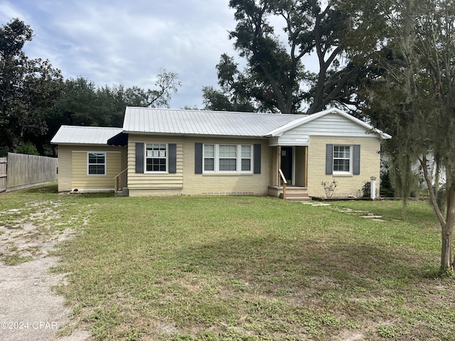 ranch-style house featuring a front lawn