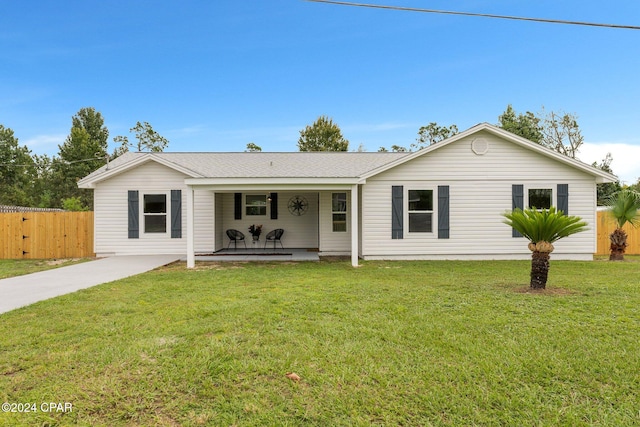 single story home with a front yard