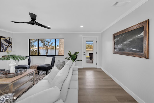 living room featuring hardwood / wood-style flooring, crown molding, and ceiling fan