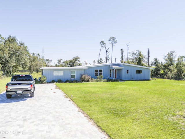 view of front of property with a front lawn