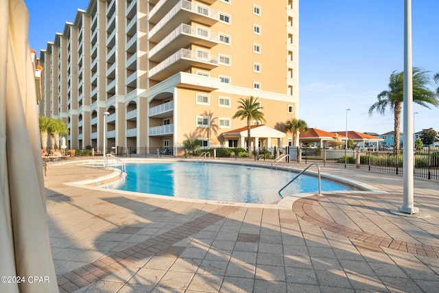 view of swimming pool